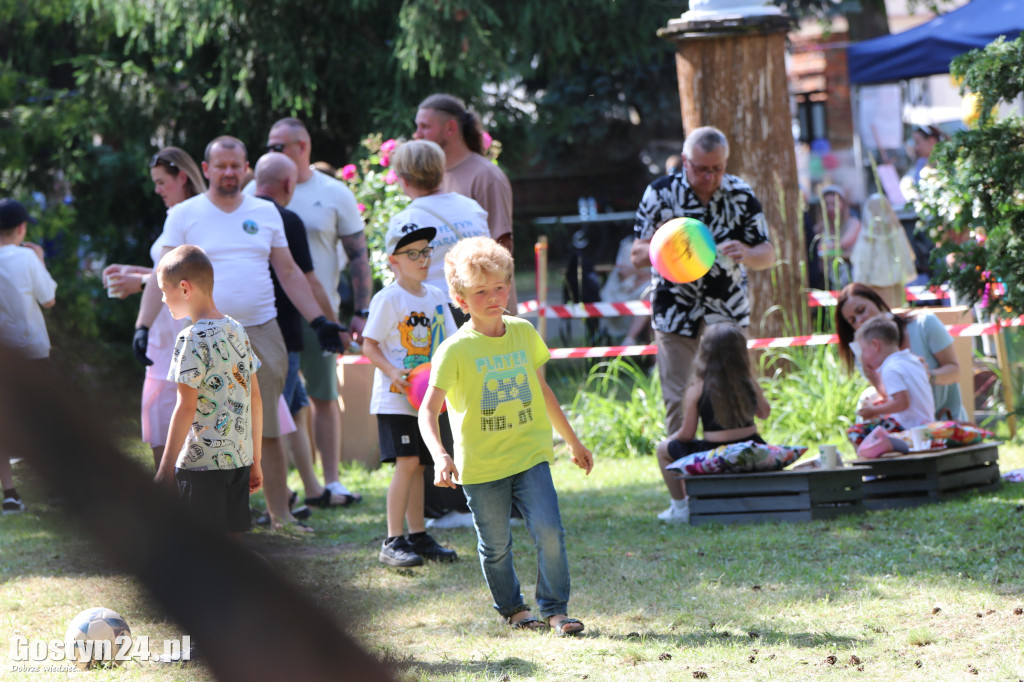 Piknik parafialny przy kościele w Piaskach