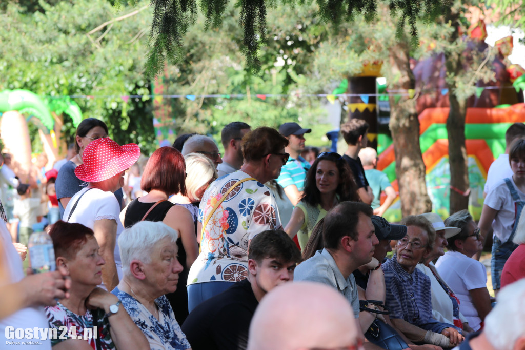 Piknik parafialny przy kościele w Piaskach