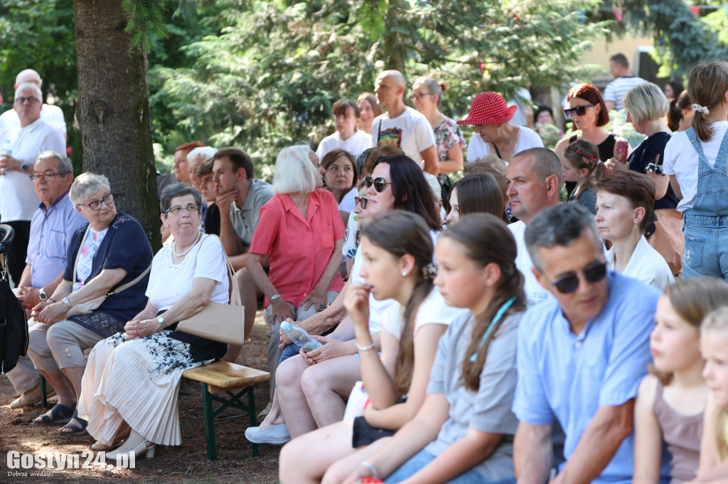 Piknik parafialny przy kościele w Piaskach