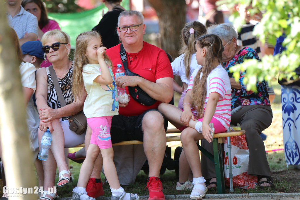 Piknik parafialny przy kościele w Piaskach
