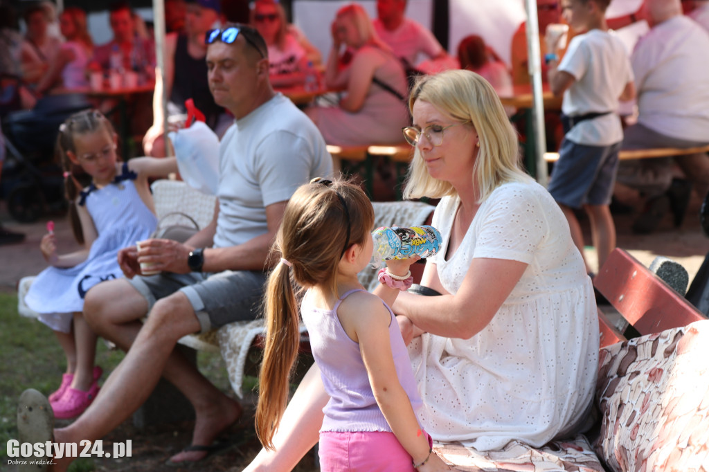 Piknik parafialny przy kościele w Piaskach