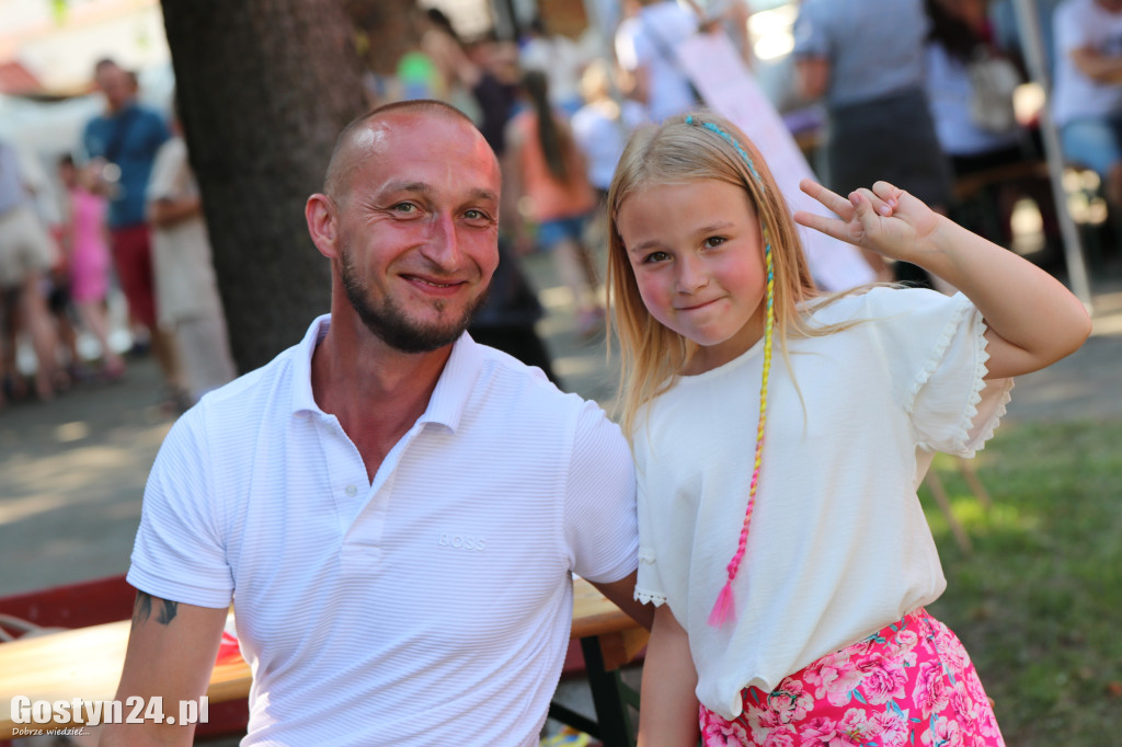 Piknik parafialny przy kościele w Piaskach