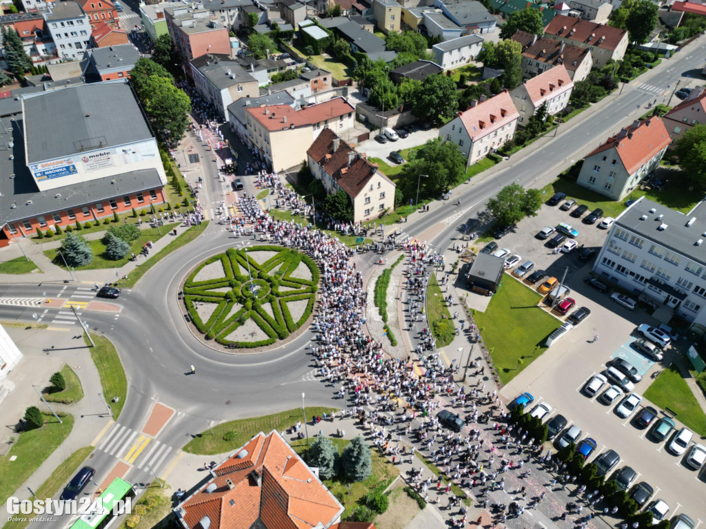 Procesja Bożego Ciała ulicami Gostynia