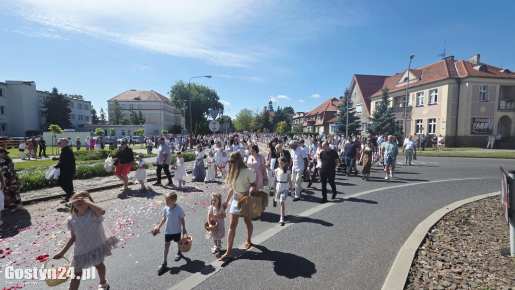 Procesja Bożego Ciała ulicami Gostynia