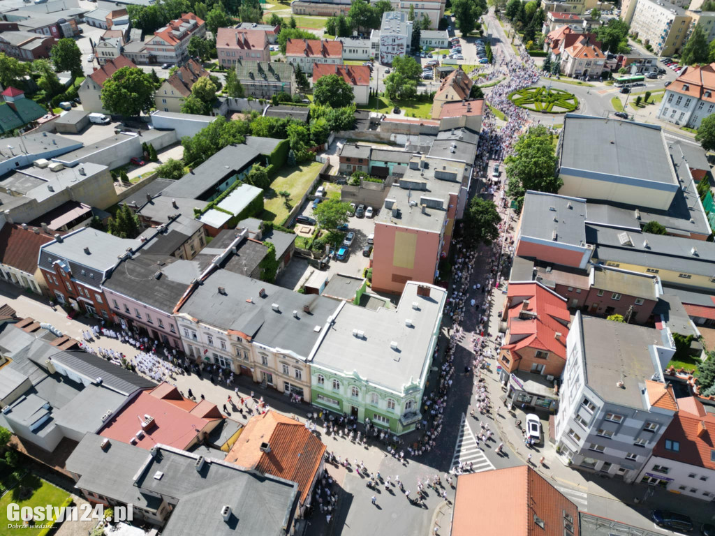 Procesja Bożego Ciała ulicami Gostynia