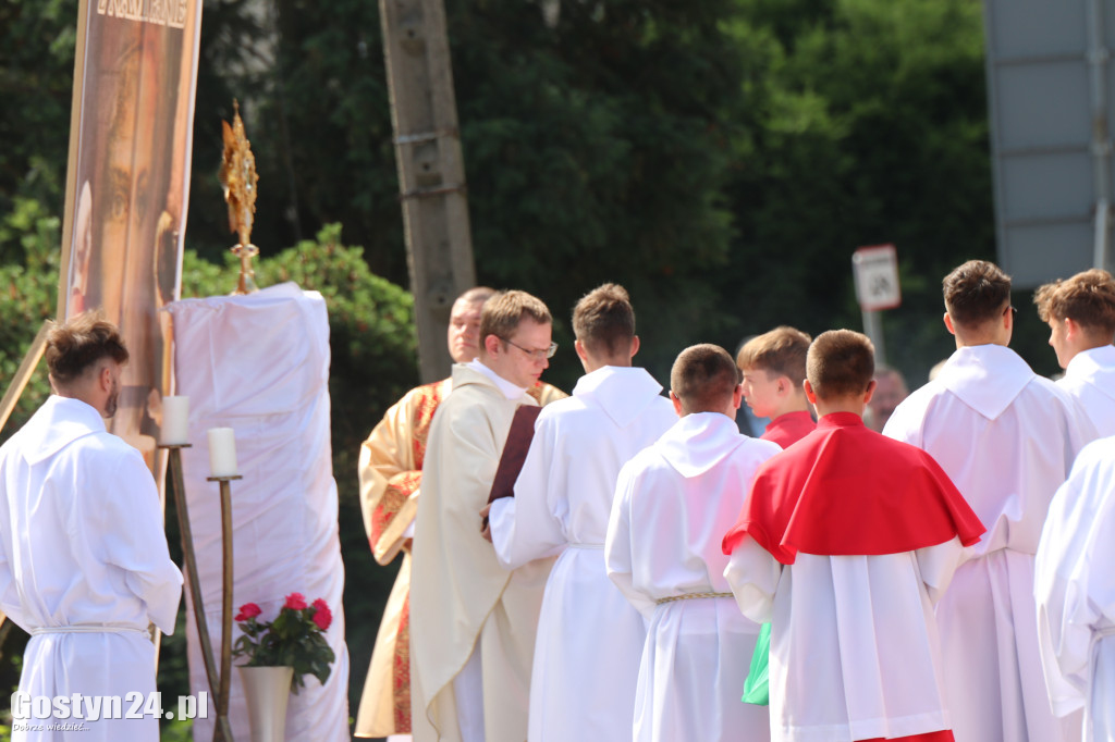Procesja Bożego Ciała ulicami Gostynia