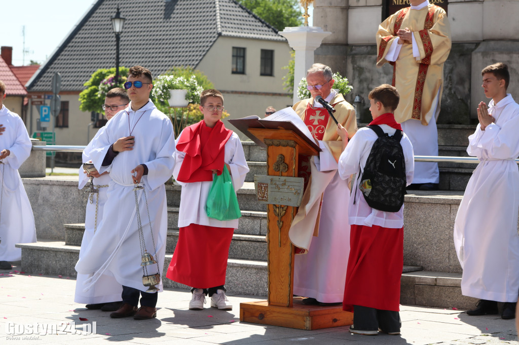Procesja Bożego Ciała ulicami Gostynia