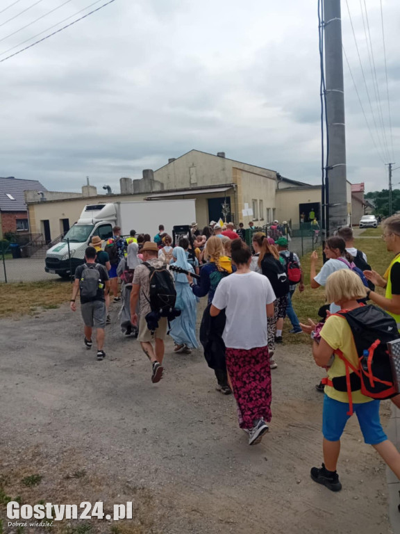 Pielgrzymi z Grupy Buk zawitali do Łęki Wielkiej