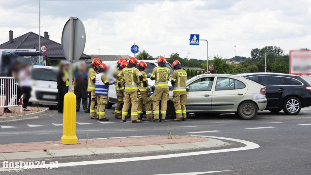 Zderzenie trzech samochodów na gostyńskim skrzyżowaniu