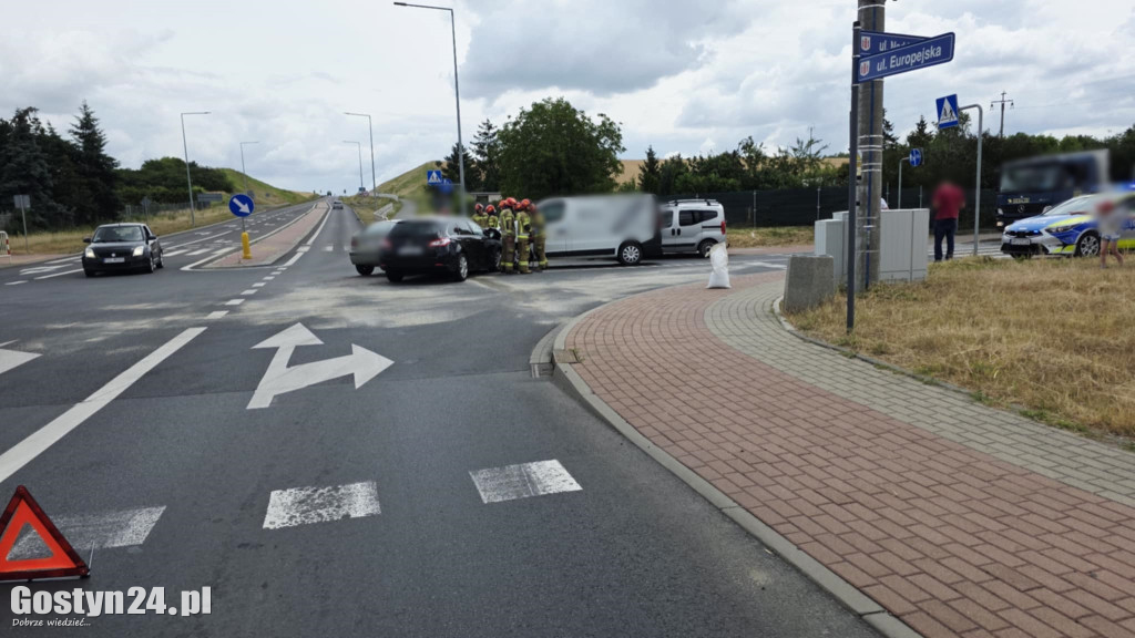 Zderzenie trzech samochodów na gostyńskim skrzyżowaniu