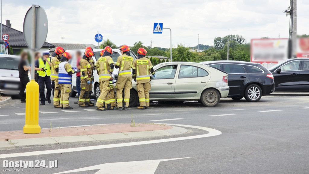 Zderzenie trzech samochodów na gostyńskim skrzyżowaniu