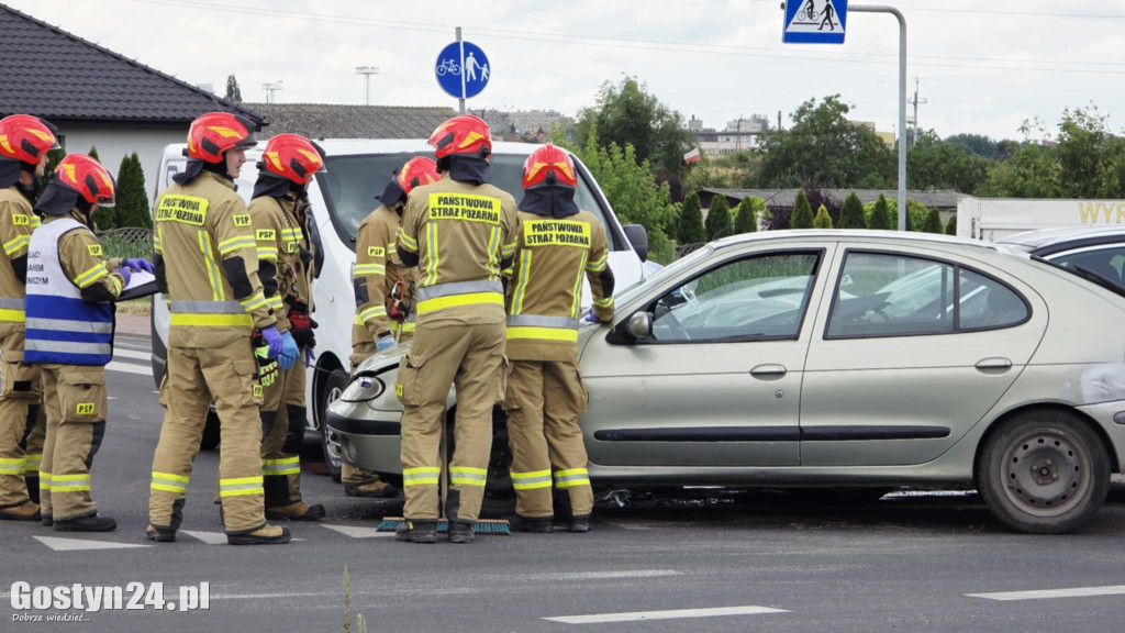 Zderzenie trzech samochodów na gostyńskim skrzyżowaniu