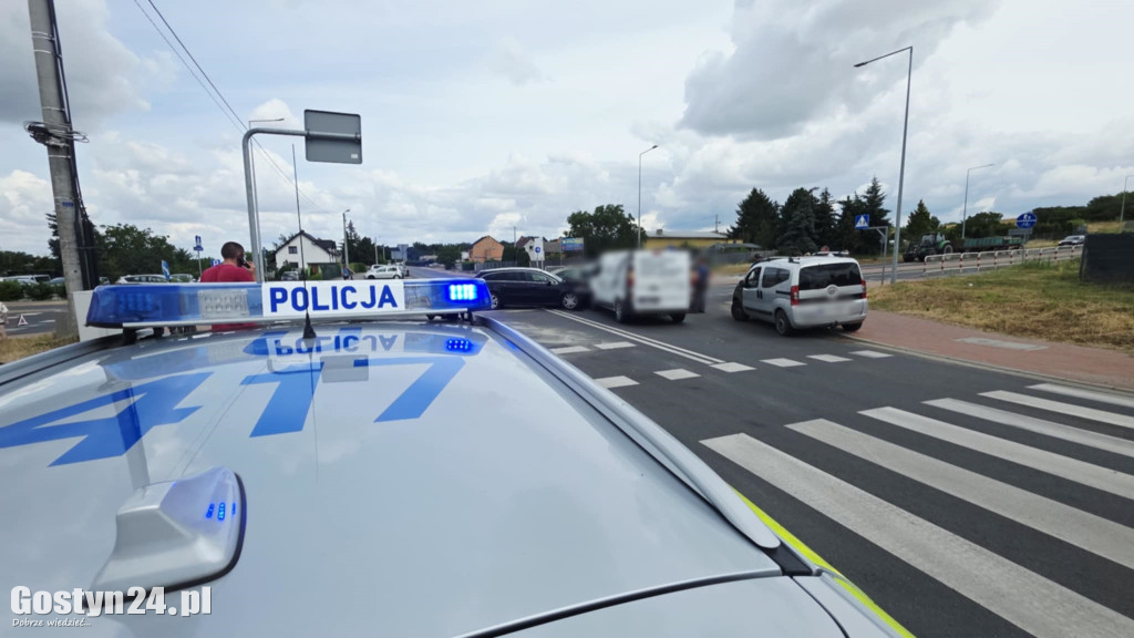 Zderzenie trzech samochodów na gostyńskim skrzyżowaniu