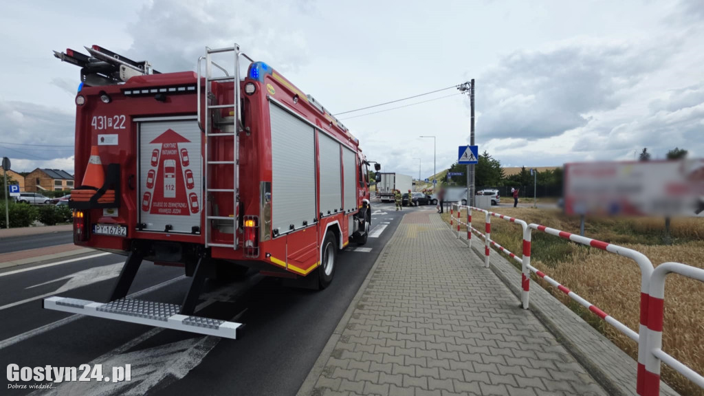 Zderzenie trzech samochodów na gostyńskim skrzyżowaniu