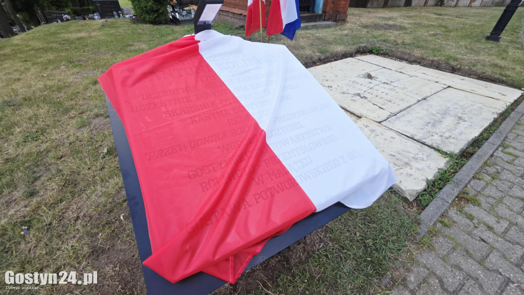 Odsłonięcie tablicy na starogostyńskim cmentarzu