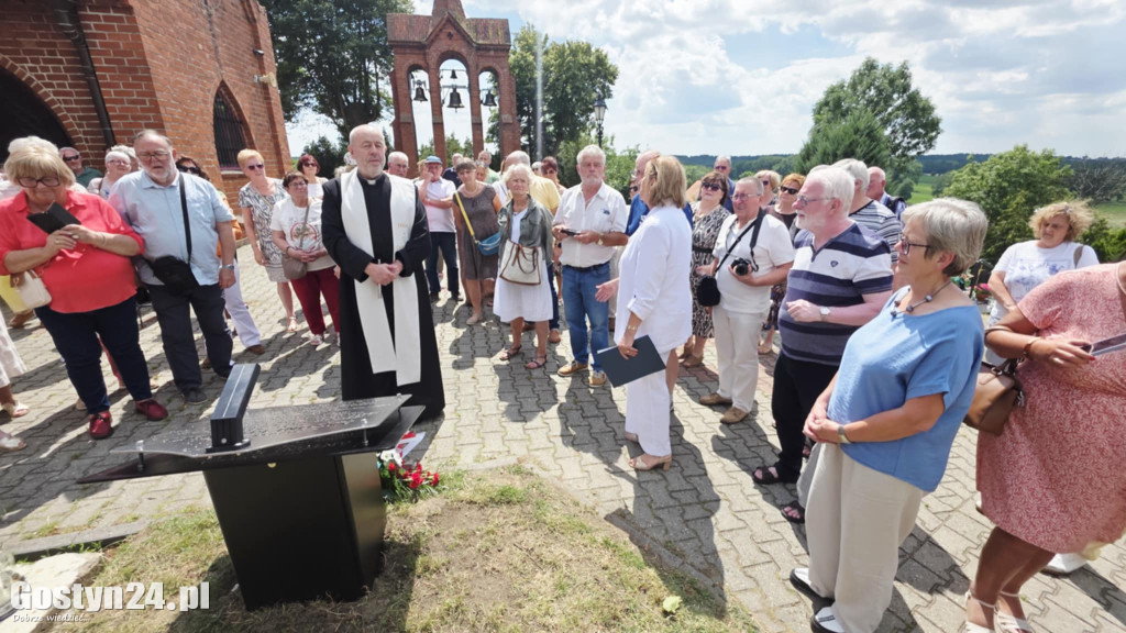 Odsłonięcie tablicy na starogostyńskim cmentarzu