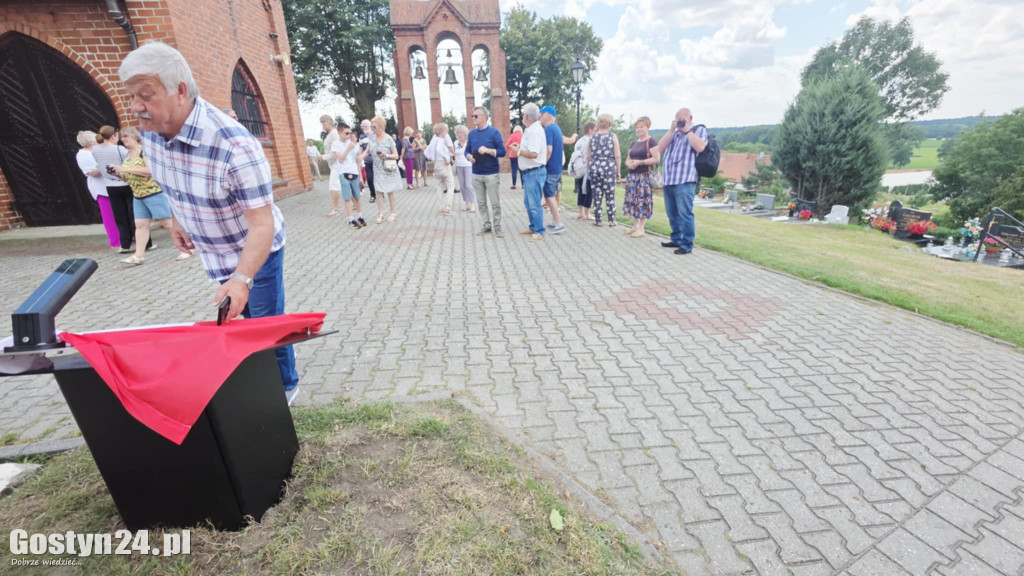 Odsłonięcie tablicy na starogostyńskim cmentarzu