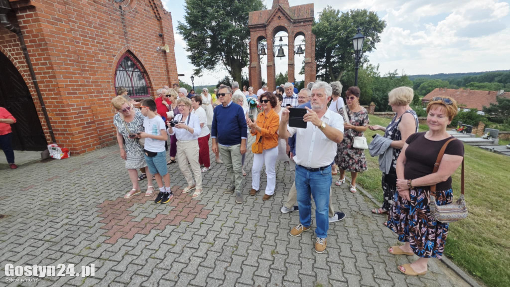 Odsłonięcie tablicy na starogostyńskim cmentarzu