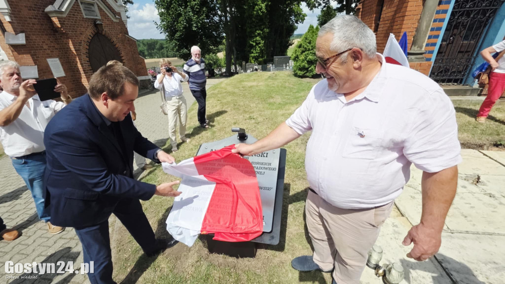 Odsłonięcie tablicy na starogostyńskim cmentarzu