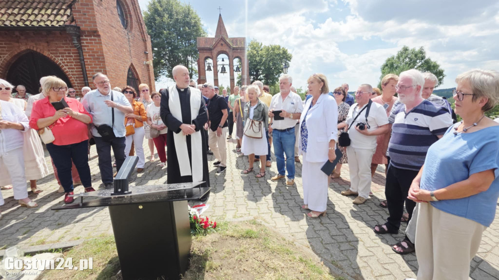 Odsłonięcie tablicy na starogostyńskim cmentarzu