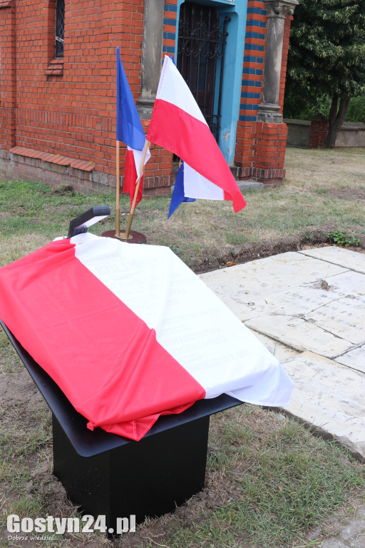Odsłonięcie tablicy na starogostyńskim cmentarzu