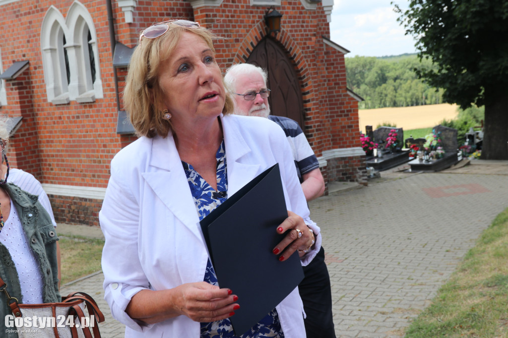 Odsłonięcie tablicy na starogostyńskim cmentarzu