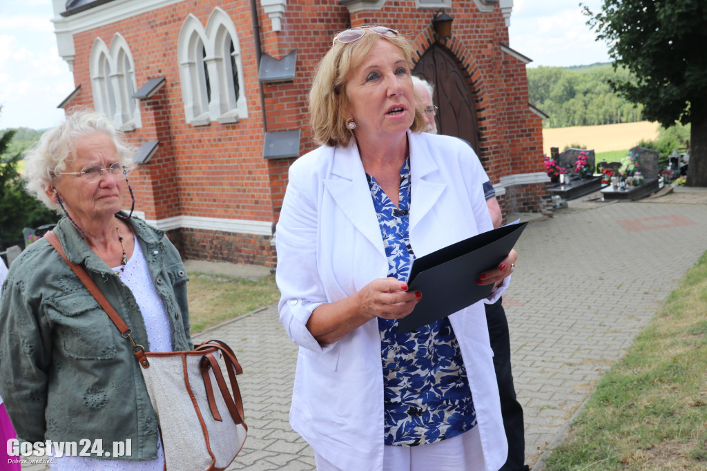 Odsłonięcie tablicy na starogostyńskim cmentarzu