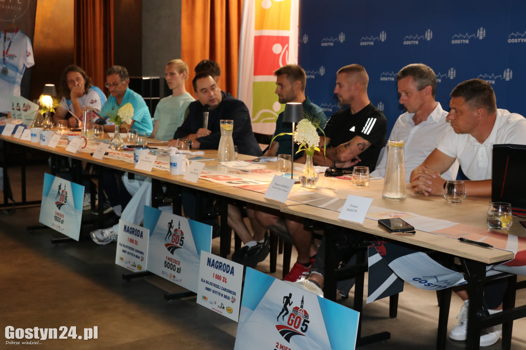 Piątkowa konferencja prasowa przed biegiem GO5 Gostyń