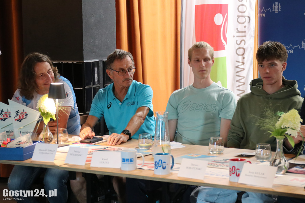 Piątkowa konferencja prasowa przed biegiem GO5 Gostyń