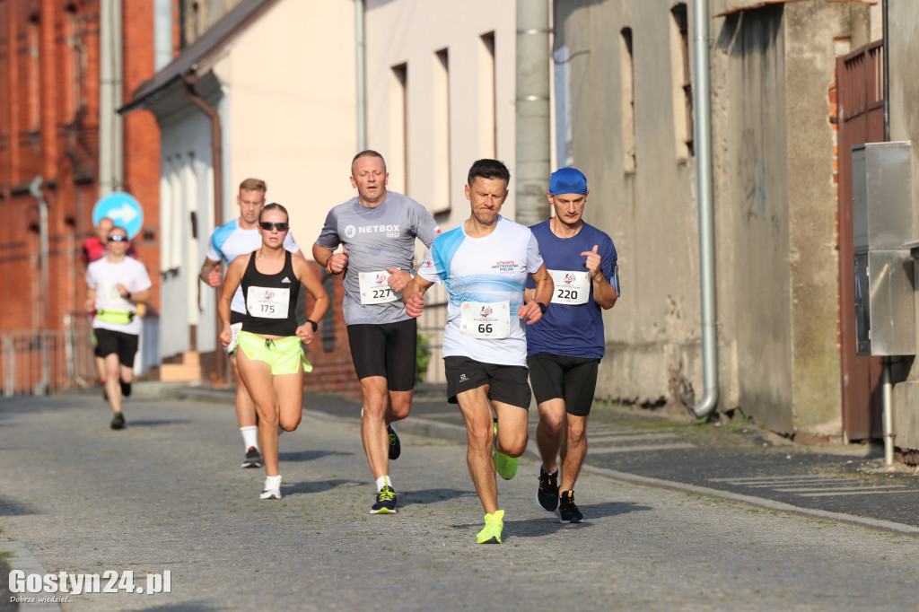 Biegi GO 5 Gostyń. Ogromne tempo na trasie
