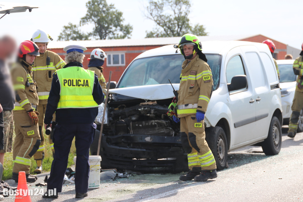 Zderzenie dwóch samochodów na trasie Szelejewo Pierwsze-Lipie