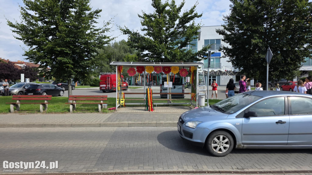Wakacyjny klimat na gostyńskich przystankach