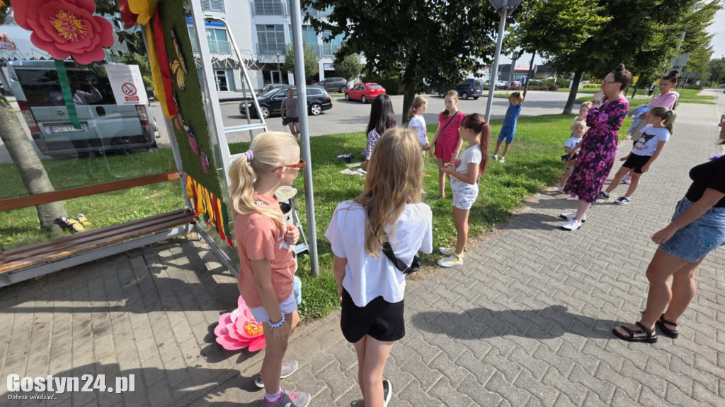Wakacyjny klimat na gostyńskich przystankach