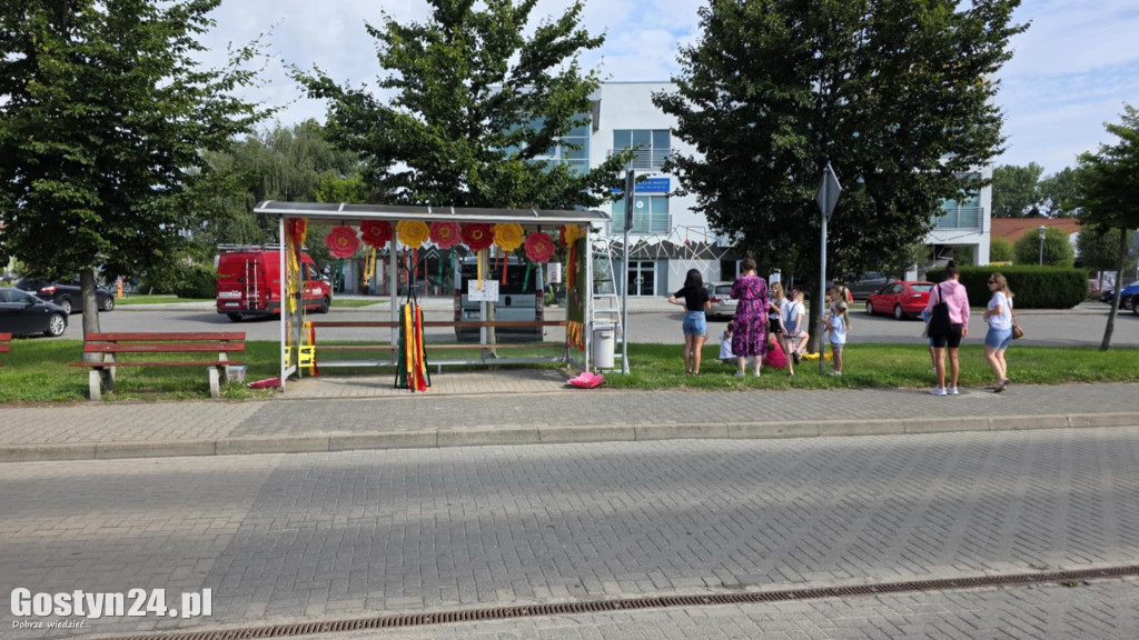 Wakacyjny klimat na gostyńskich przystankach