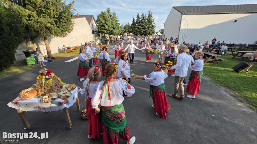 Dożynki w podgostyńskiej wsi Brzezie
