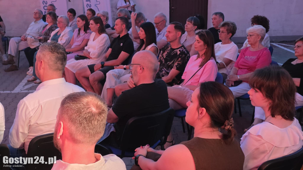 Koncert na dziedzińcu ratusza w Gostyniu