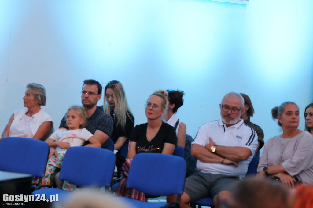 Koncert na dziedzińcu ratusza w Gostyniu