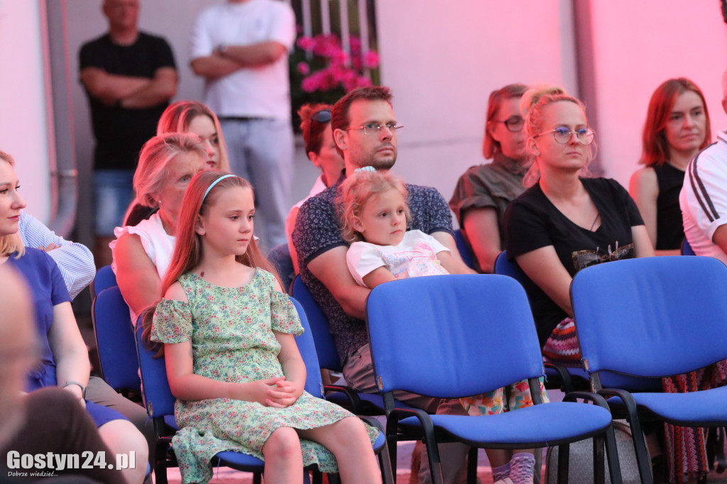 Koncert na dziedzińcu ratusza w Gostyniu