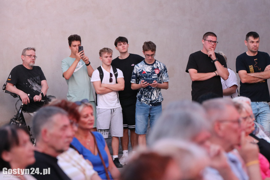 Koncert na dziedzińcu ratusza w Gostyniu