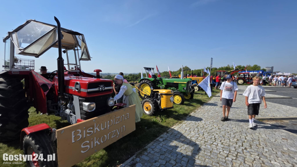 Parada zabytkowych pojazdów na Świętą Górę
