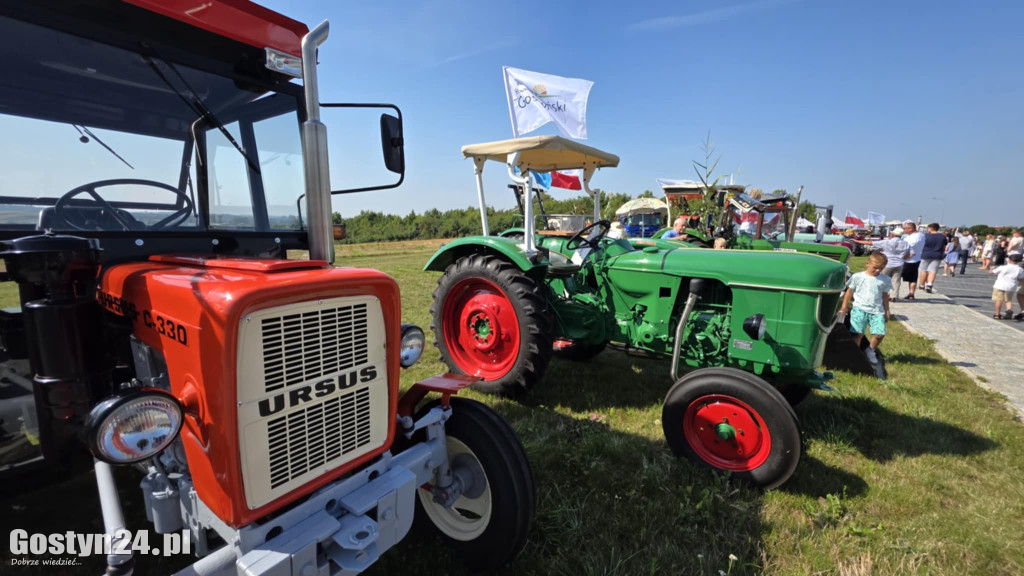 Parada zabytkowych pojazdów na Świętą Górę