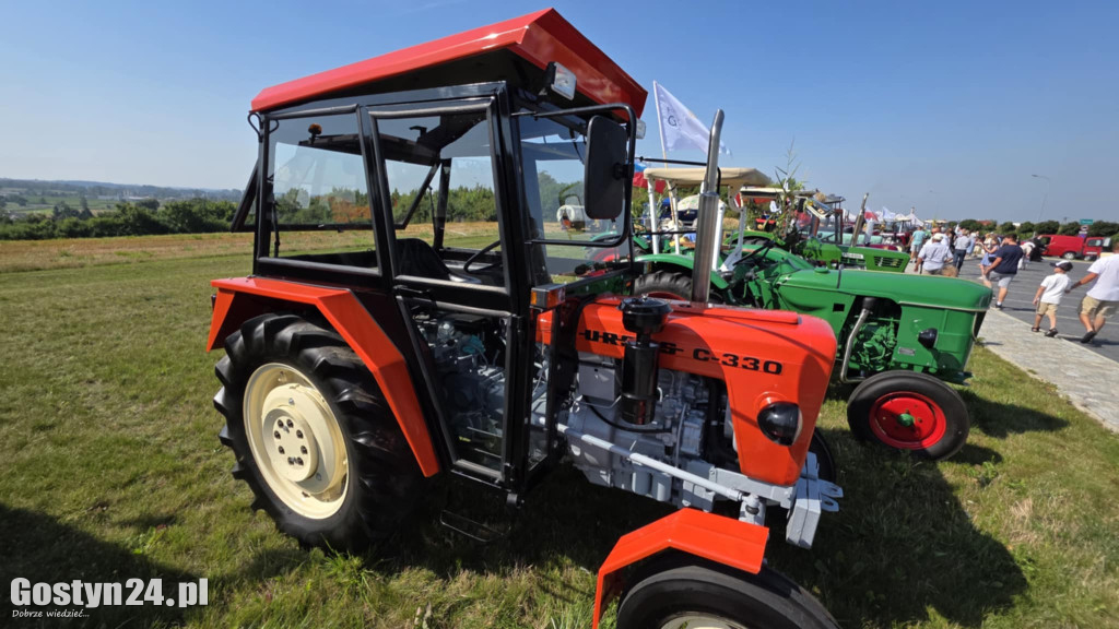Parada zabytkowych pojazdów na Świętą Górę