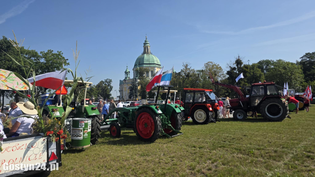 Parada zabytkowych pojazdów na Świętą Górę