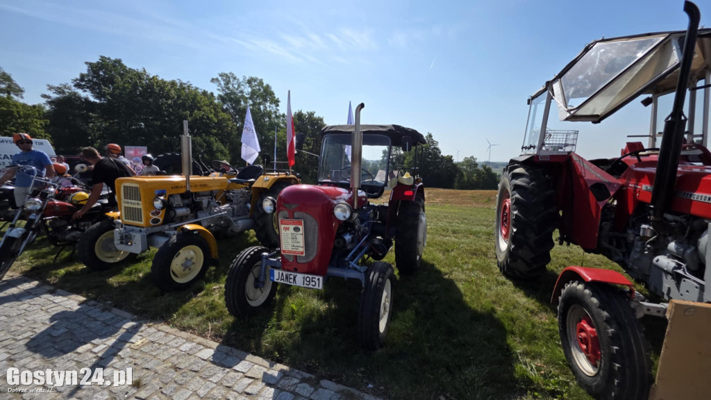 Parada zabytkowych pojazdów na Świętą Górę
