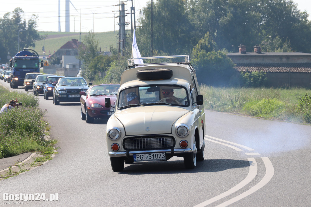 Parada zabytkowych pojazdów na Świętą Górę