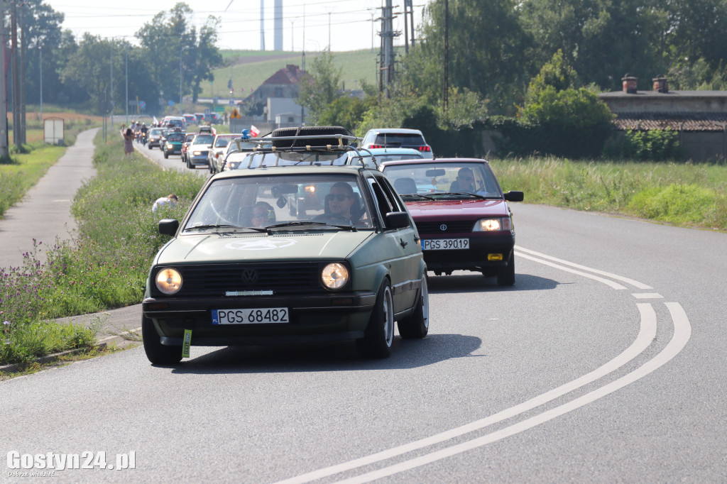 Parada zabytkowych pojazdów na Świętą Górę