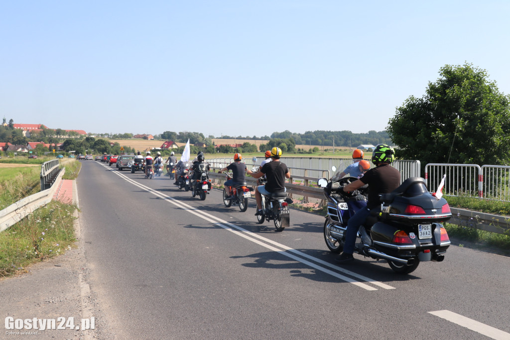 Parada zabytkowych pojazdów na Świętą Górę