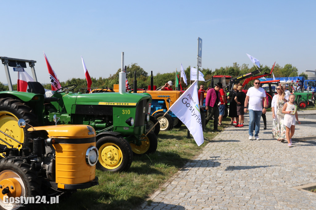 Parada zabytkowych pojazdów na Świętą Górę
