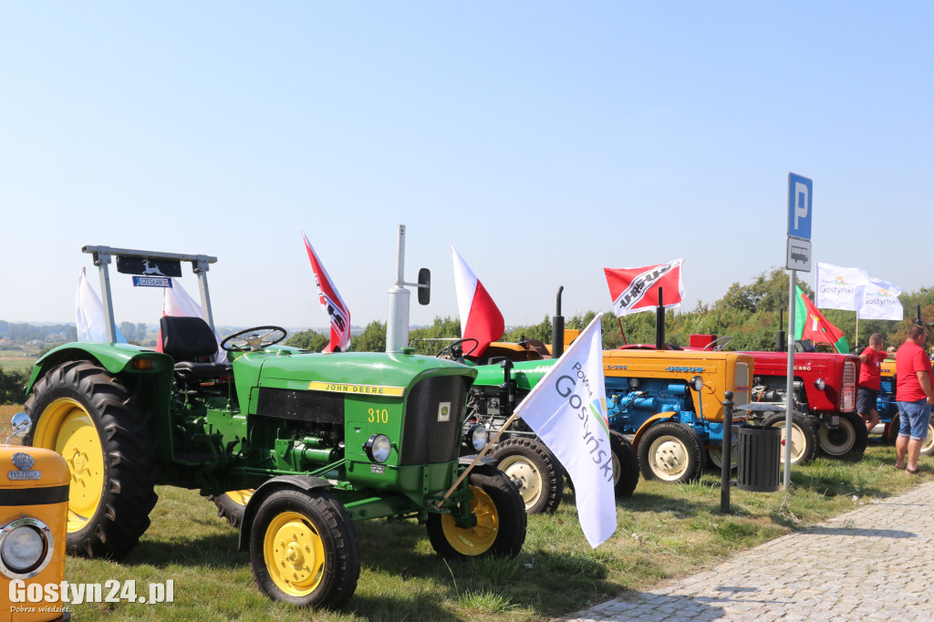 Parada zabytkowych pojazdów na Świętą Górę
