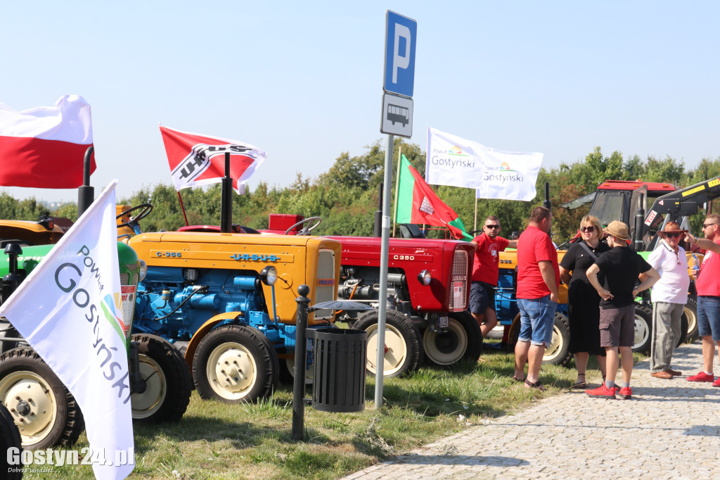 Parada zabytkowych pojazdów na Świętą Górę